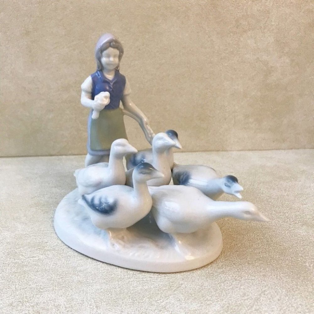 Gerold Porzellan Bavaria Western Germany Figurine Girl Geese Ducks collectors